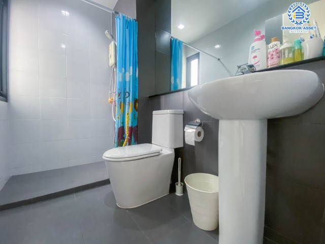 *****ทาวน์โฮมมือสองทำเลโชคชัย 4 กรุงเทพมหานคร ม. Cozy by BNTD โชคชัย 4 #หลังมุม เนื้อที่กว้างขวางถึง 28.1 ตร.ว. ฟังก์ชัน 3 ห้องนอน 3 ห้องน้ำ 2 ที่จอดรถ บนทำเลดี เดินทางสะดวกมาก พร้อมเชื่อมต่อหลายเส้นทาง ใกล้ทางด่วน "รามอินทรา"